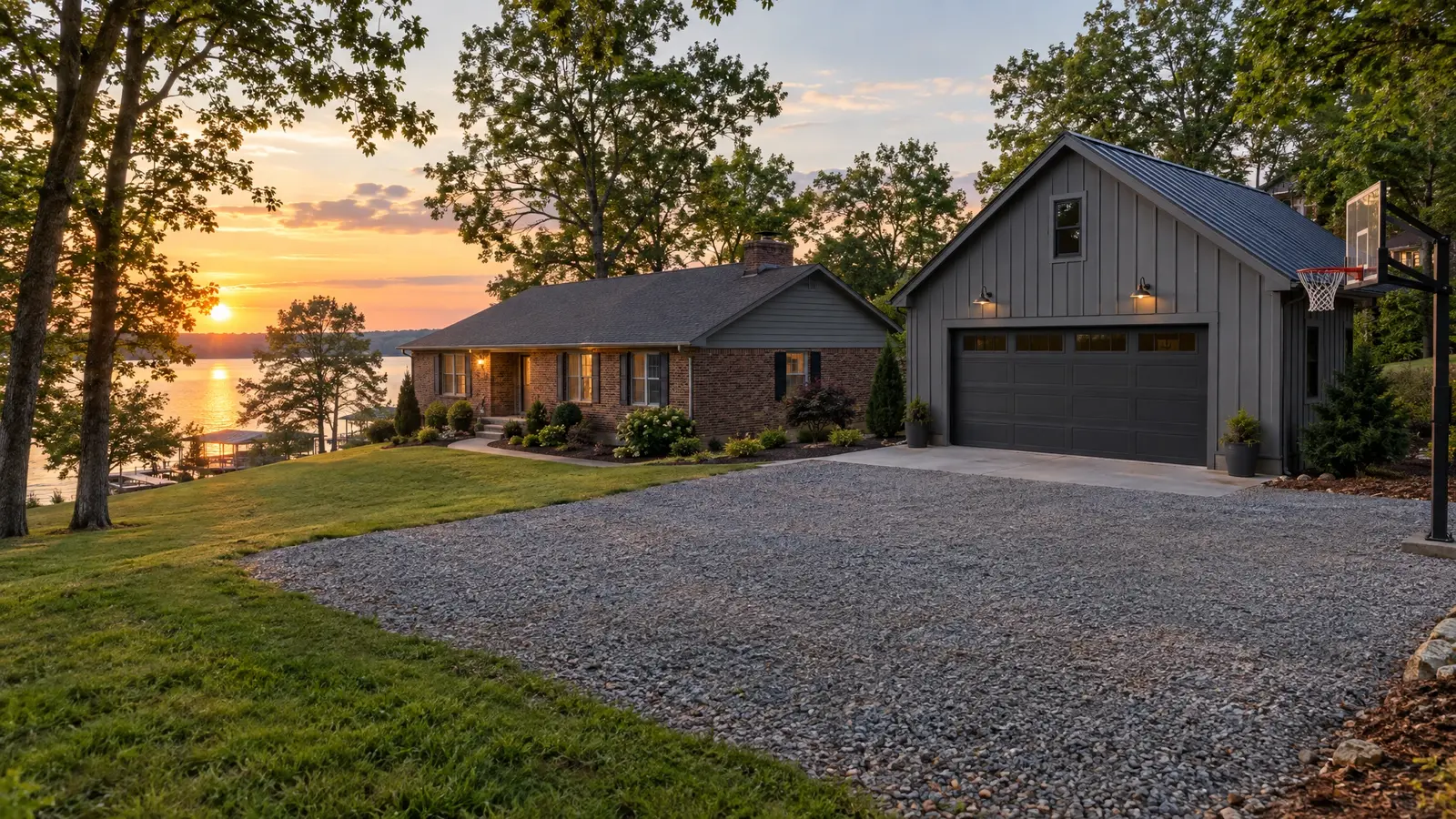 Barn builder in Antioch, TN A custom barn on a property in Antioch, Tennessee